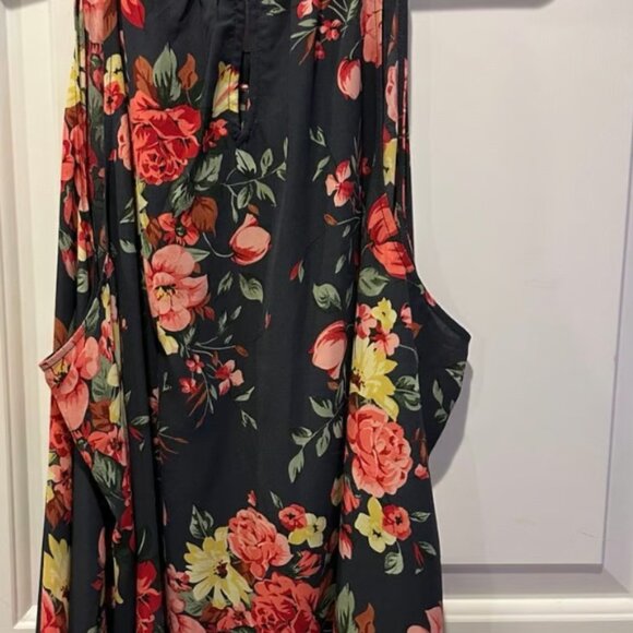 NWT high‎ neck floral sleeveless blouse - Picture 3 of 5